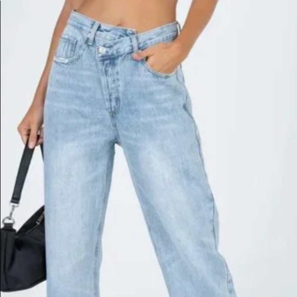 PRINCESS POLLY STRAIGHT LEG LIGHT WASH ASYMMETRICAL JEANS